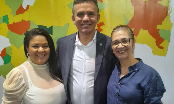 Alfabetiza Mais Paraíba” celebra seu primeiro aniversário ao destacar os resultados obtidos, reconhecendo as escolas com prêmios pela sua dedicação.